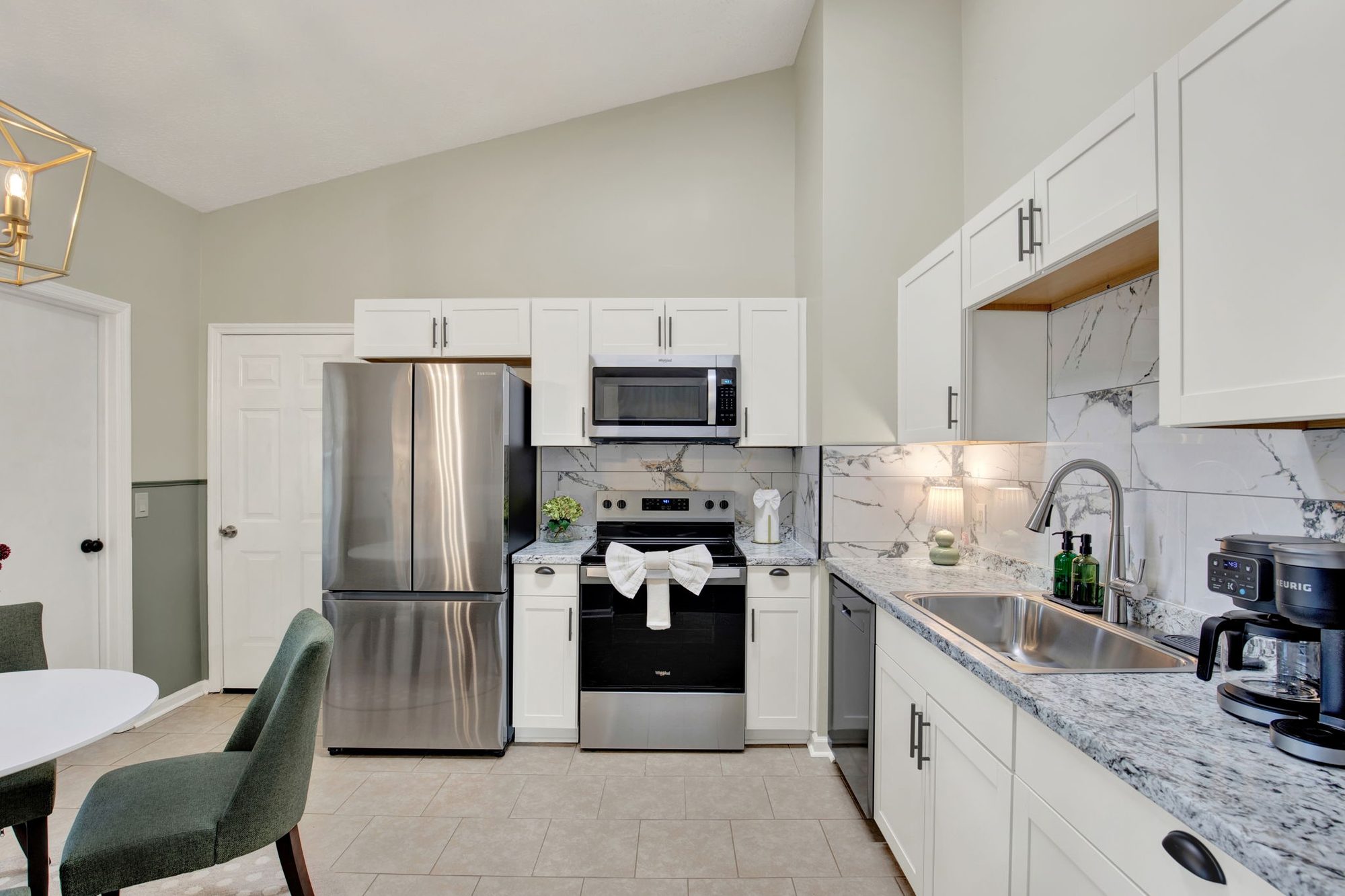 Full Service Kitchen at Mossy Tides Retreat