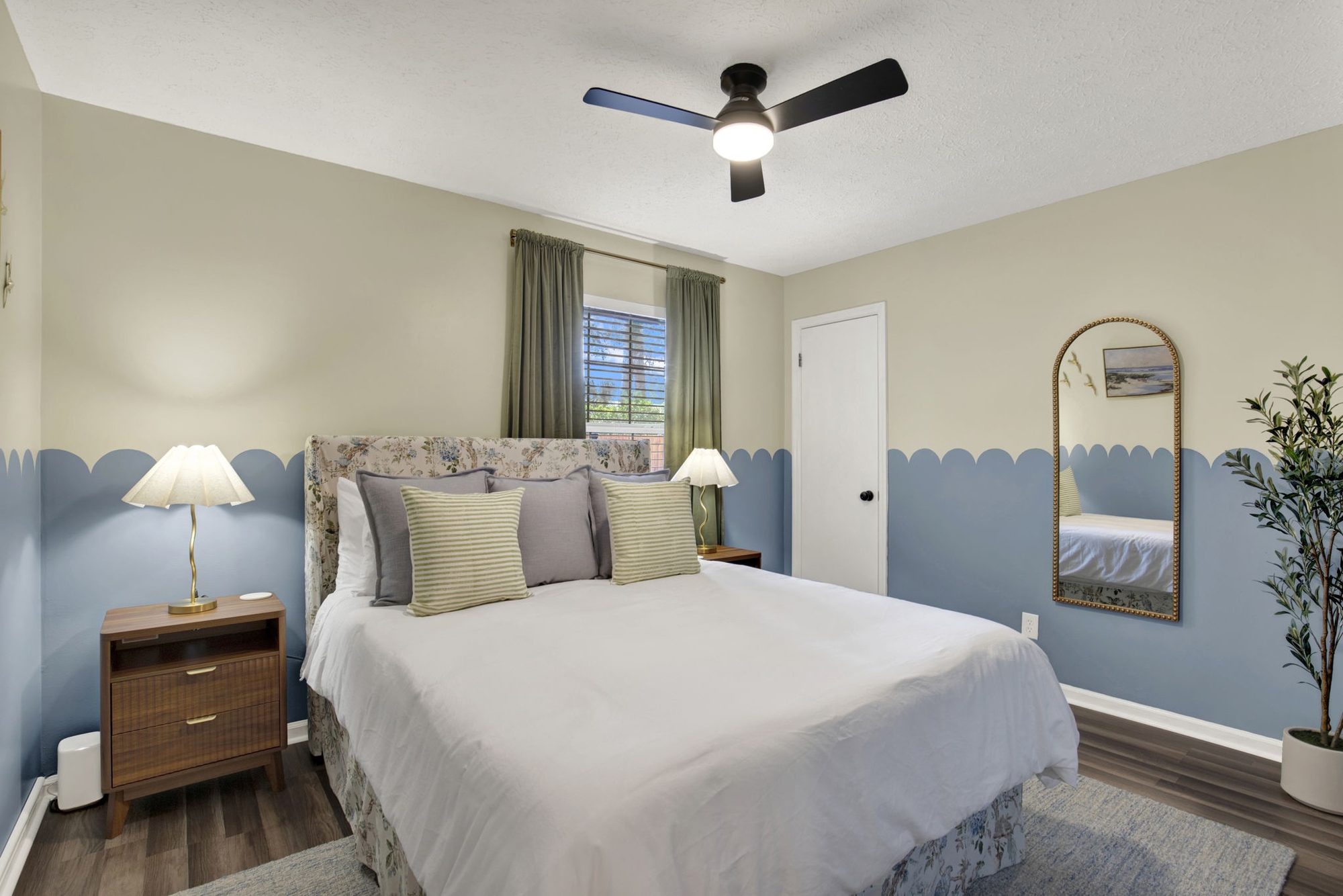 Georgia Shores bedroom at Mossy Tides Retreat Whitemarsh Island