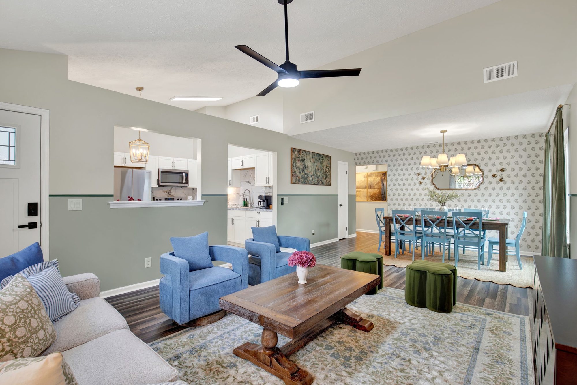 Living Dining Room at Mossy Tides Retreat