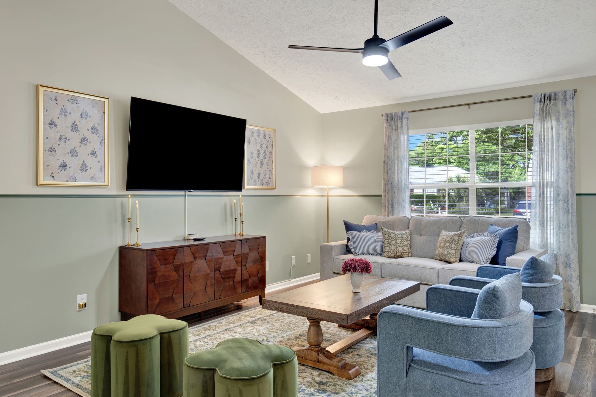 Living room at Mossy Tides Retreat luxury vacation rental Savannah