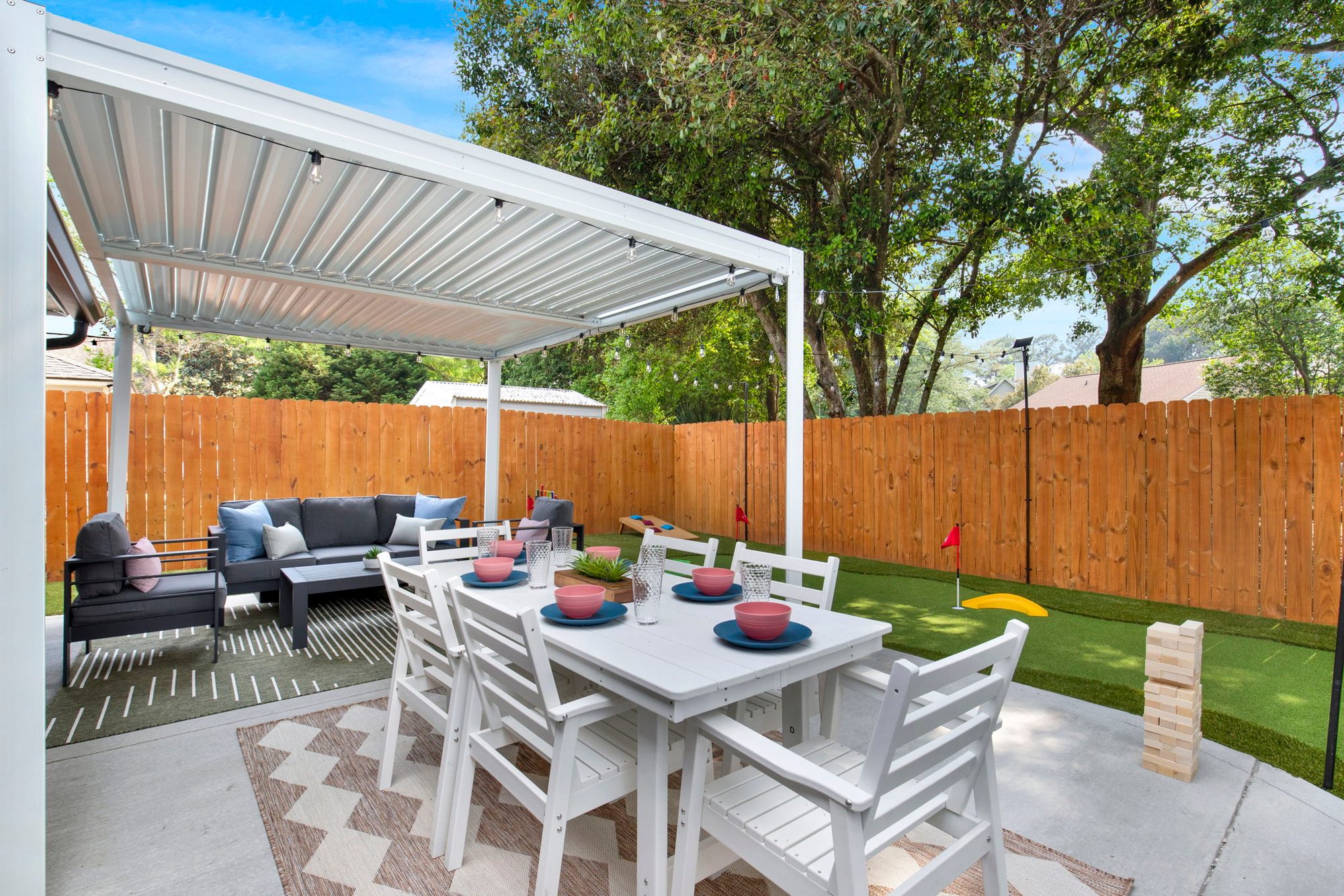 Outdoor Dining at Mossy Tides Retreat