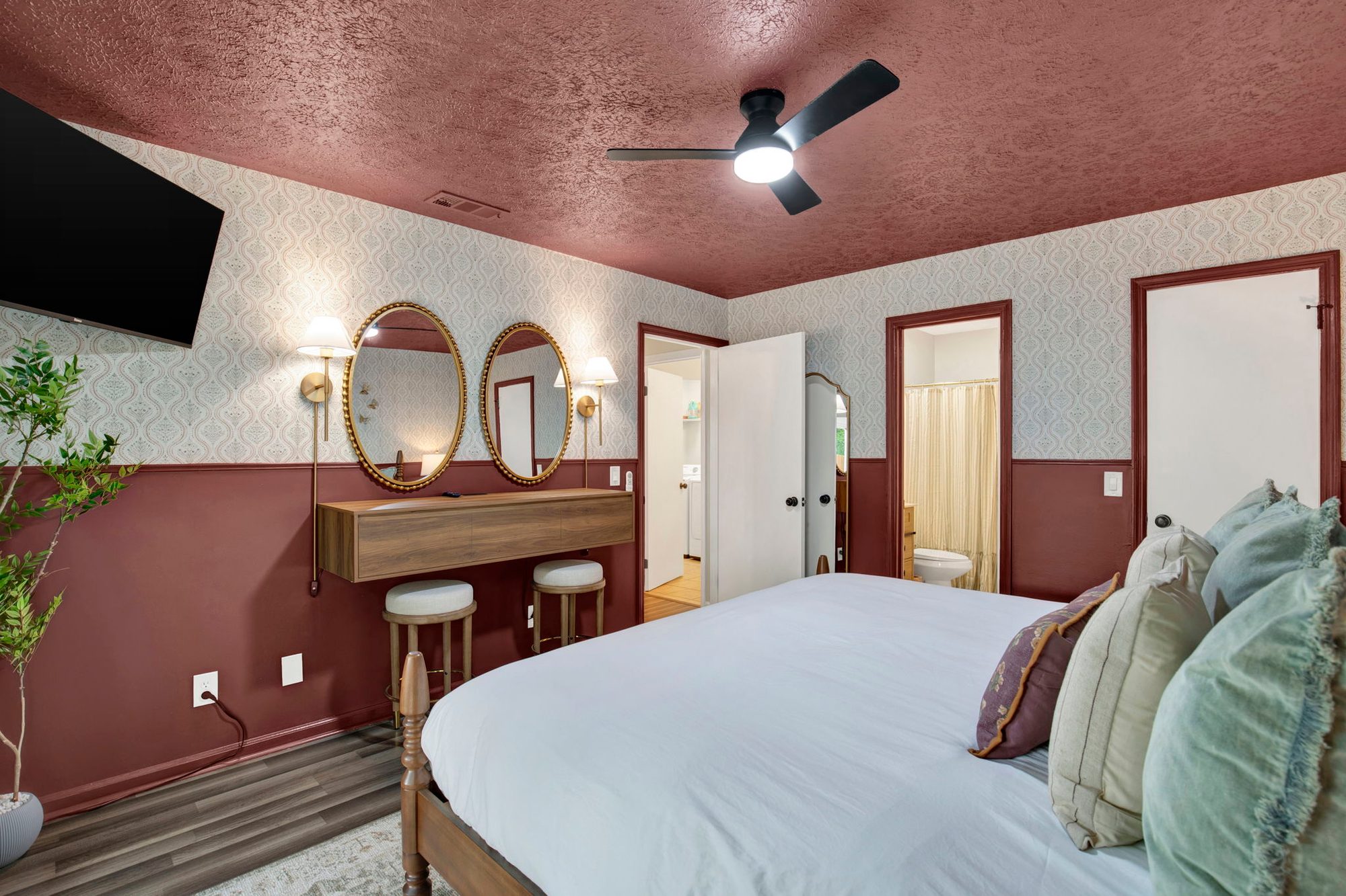 Savannah Room Get Ready Station at Mossy Tides Retreat