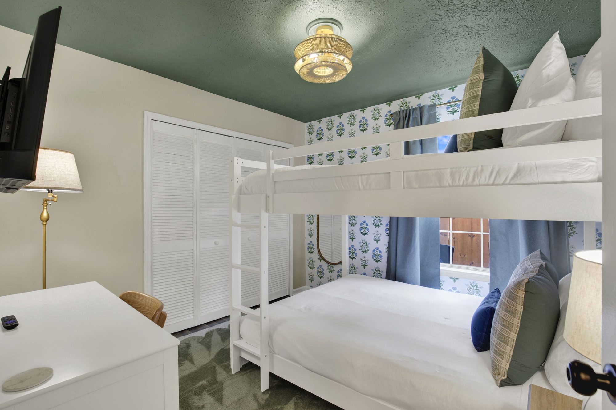 Spanish Moss Bunk Room at Mossy Tides Retreat